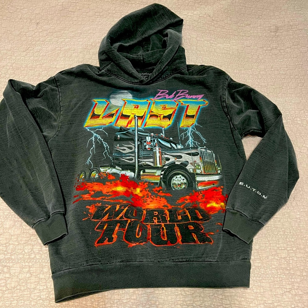 🖤🐰OFFICIAL BAD BUNNY HOODIE🐰🖤